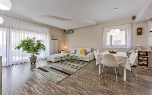 Spatios, luminos, facil compartimentat.Zona Iancu Nicolae