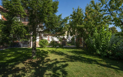 Acasă in adevăratul sens- 4 dormitoare, terasă elegantă si grădina intimă.