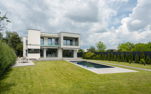 Experience Exclusive Living in Iancu Nicolae. 10 min. to International Schools.